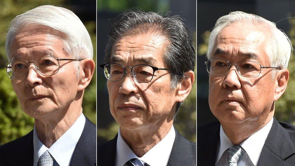 Tsunehisa Katsumata (L), Ichiro Takekuro (C) and Sakae Muto (R) at the court on 19 September