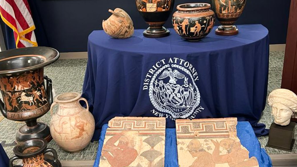 Various Italian artefacts on a New York table