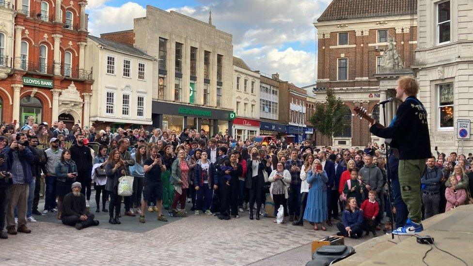 Ed Sheeran singing in Ipswich town centre