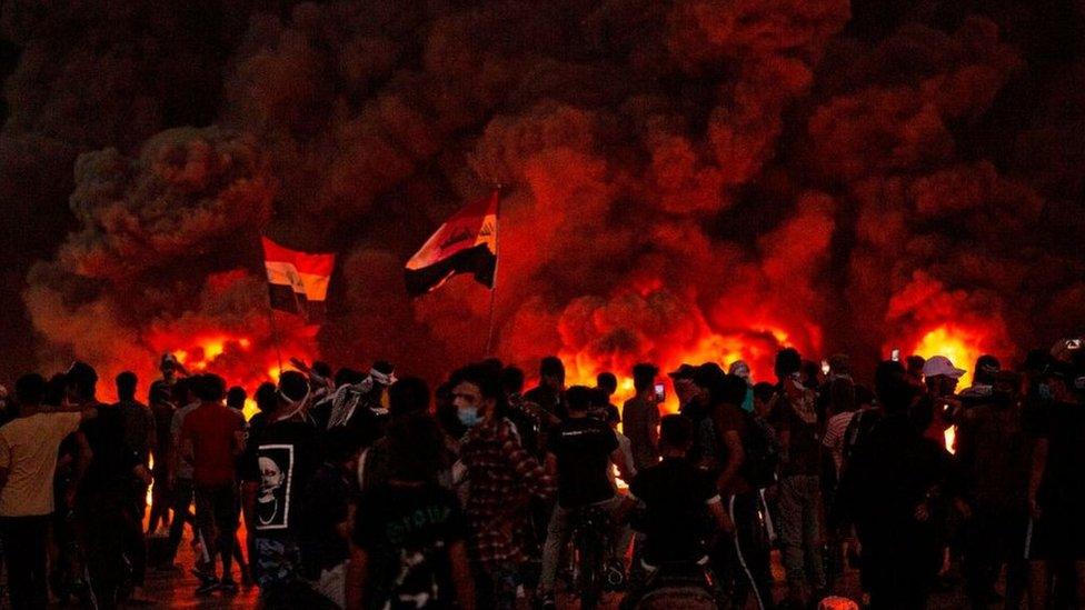 People protest against the killing of political activists in the Iraqi city of Basra (17 August 2020)