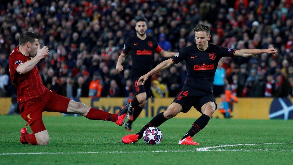 Llorente shoots for Atletico against Liverpool.