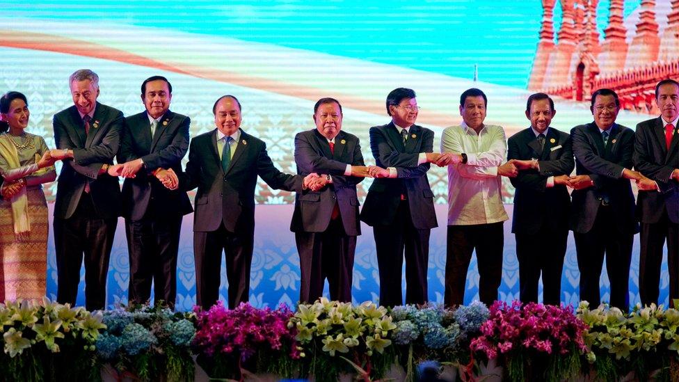 Leaders of the Association of Southeast Asian Nations (ASEAN) from left, Myanmar's State Counsellor and Foreign Minister Aung San Suu Kyi, Singapore's Prime Minister Lee Hsien Loong, Thai Prime Minister Prayuth Chan-ocha, Vietnam's President Tran Dai Quang, Laos President Bounnhang Vorachit, Laos Prime Minister Thongloun Sisoulith, Philippine's President Rodrigo Duterte, Brunei Foreign Minister and Prime Minister Sultan Hassanal Bolkiah, Cambodian Prime Minister Hun Sen and Indonesia's President Joko Widodo hold hands posing for group photo during the opening ceremony of the 28th and 29th ASEAN summits at National Convention Centre in Vientiane, Laos, Tuesday, 6 Sept. 6, 2016.