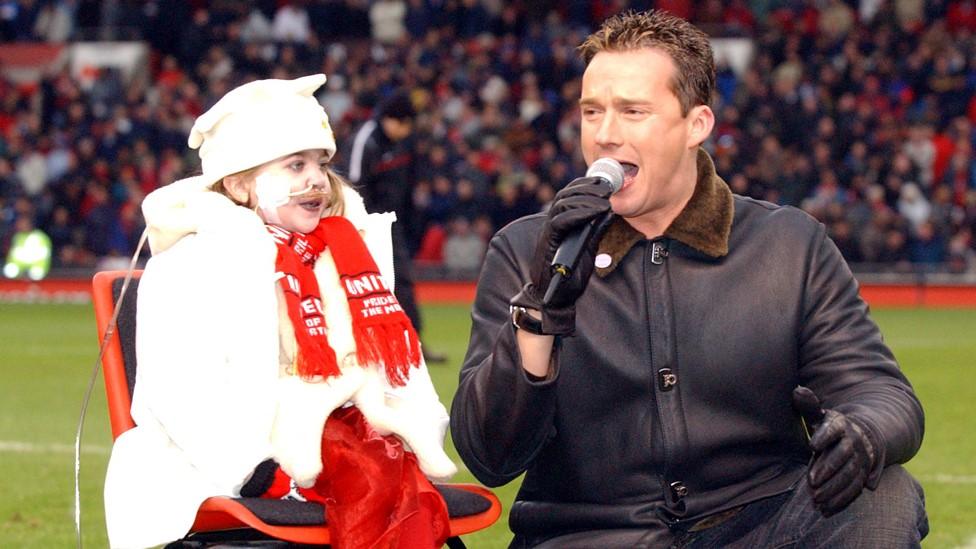 Russell Watson sings to Kirsty Howard at Old Trafford in 2002