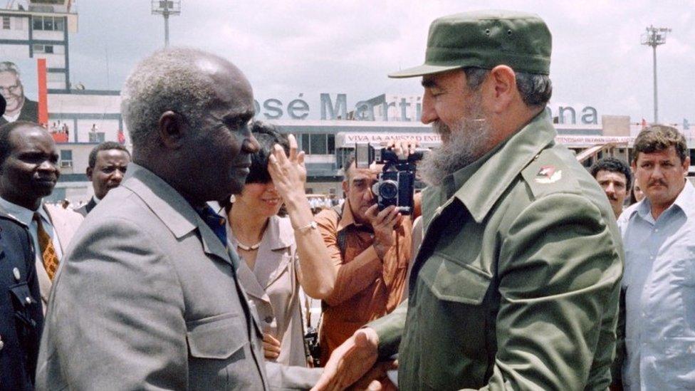 Zambian President Kenneth Kaunda (L) welcomed by Cuban President Fidel Castro in Havana, Cuba.