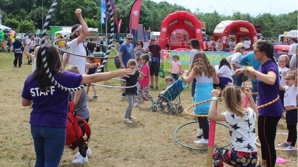 Beth fydd yn digwydd i Eeisteddfod yr Urdd os na fydd hanner tymor yr haf ar yr un adeg ym mhob ardal?