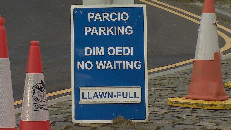 Sign saying full at Pen y Pass