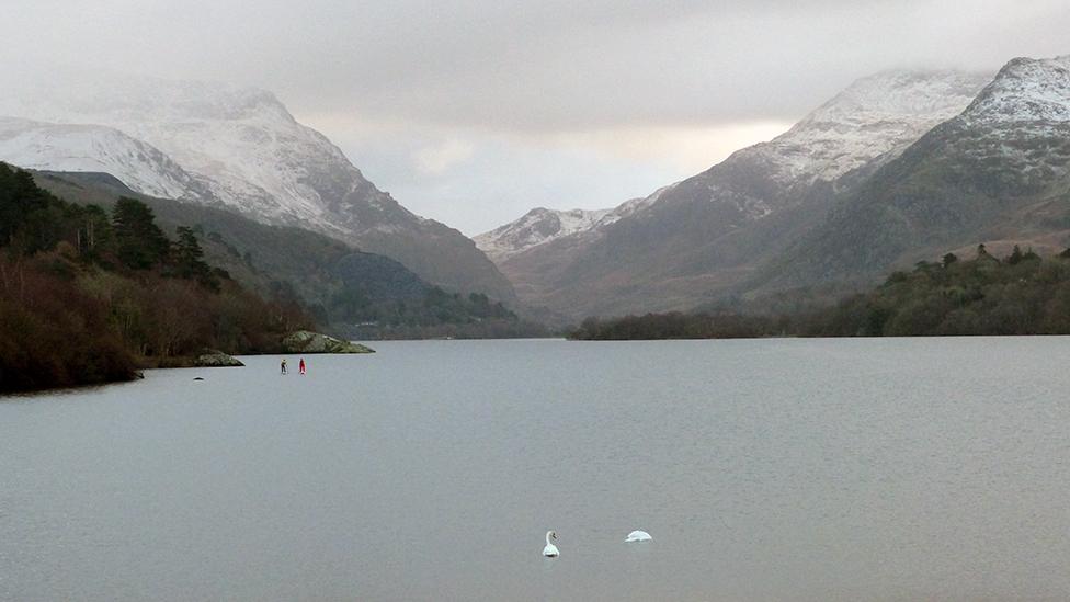 Llyn Padarn a Pen y pas o gyfeiriad Pen Llyn