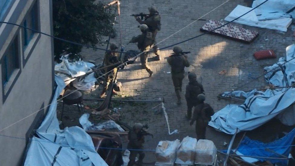 Israeli soldiers at the Al-Shifa hospital complex. Photo: 15 November 2023