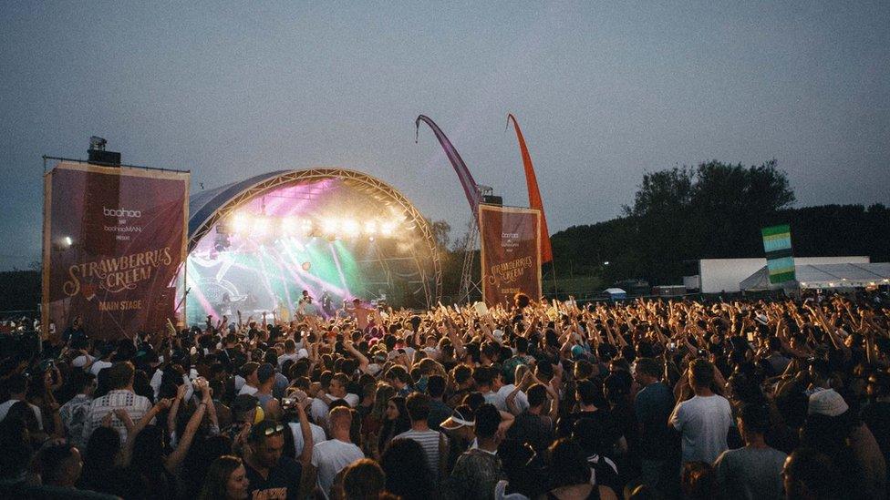 The crowd at Strawberries and Creem