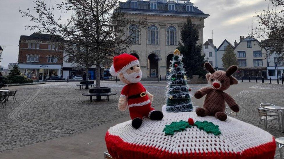 Abingdon postbox topper