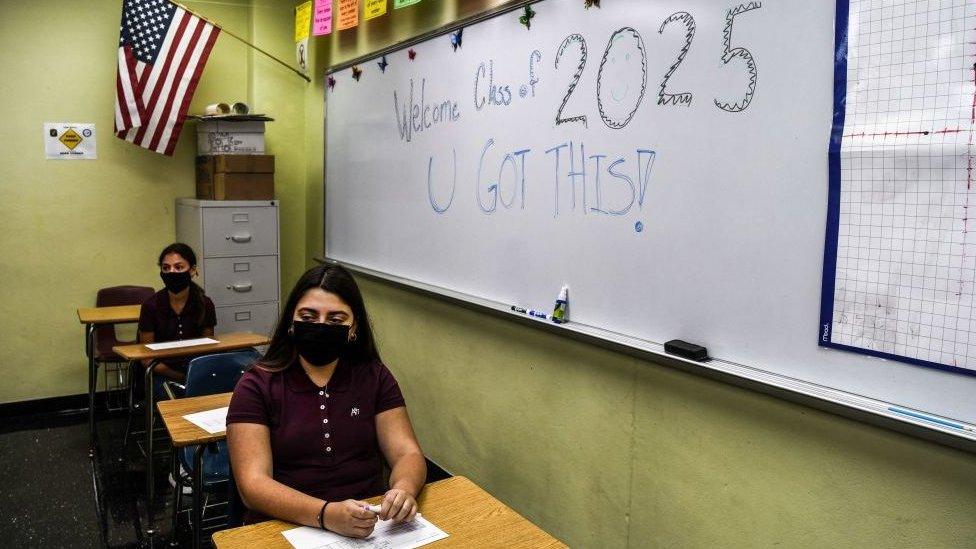 A masked pupil in Miami