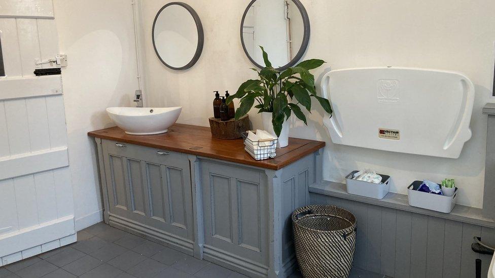 The Hardwick Suite showing sinks and a place for towels