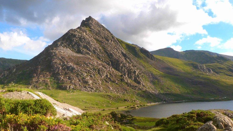 Snowdonia's Tryfan and Llyn Ogwen