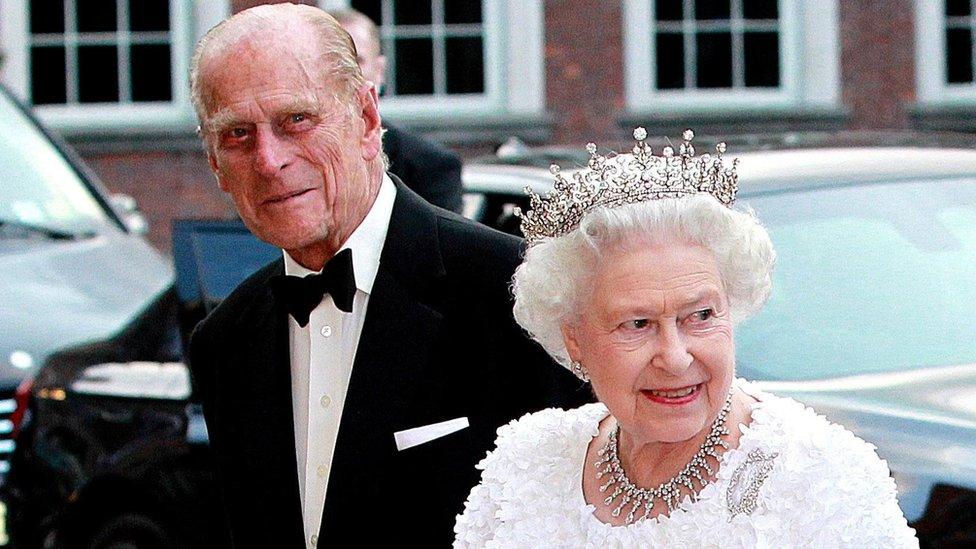 Queen Elizabeth and Prince Philip arrive at state dinner in Dublin