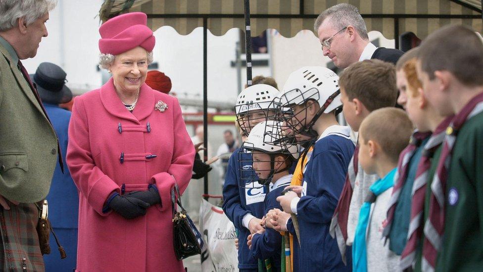 The Queen meets young shinty players as she tours the square in Portree in 2002