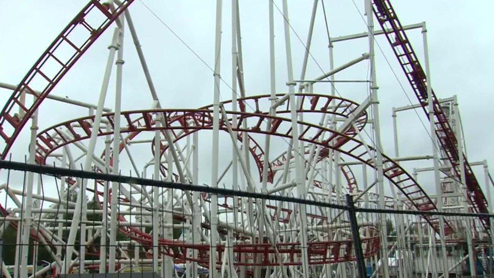 The Tsunami was a high-speed rollercoaster in which the gondolas were often inverted