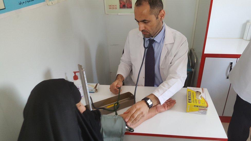 Dr Laith Al-Rubaiy assessing a patient in Iraq