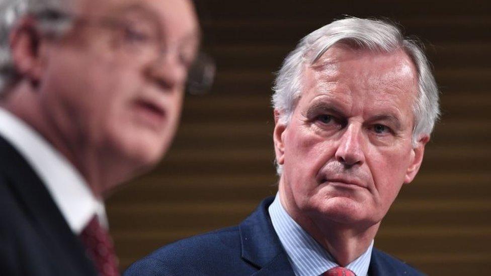 David Davis (l) and Michel Barnier