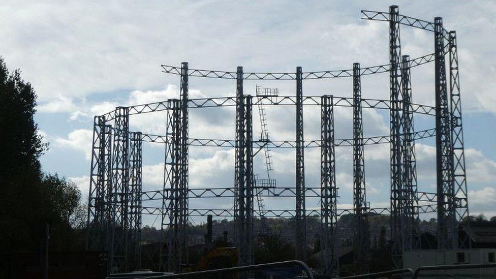 Gas holder