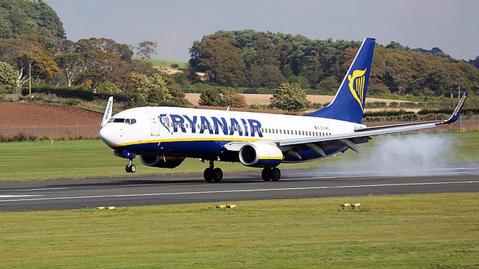 Ryanair Boeing 737 landing at Prestwick Airport