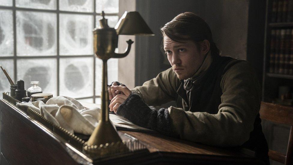 Joe Alwyn as Bob Cratchit