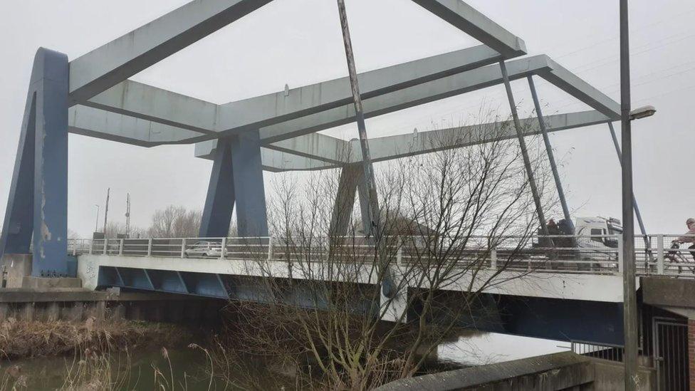 Hull's Ennerdale Bridge to shut overnight for safety inspection - BBC News