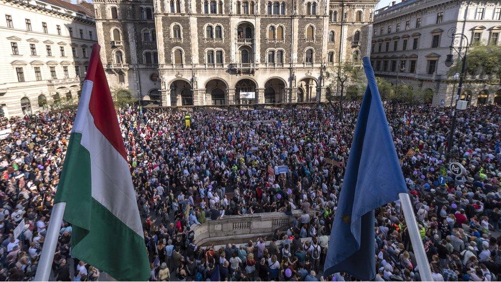 Demonstrators gather at the building of the Hungarian State Opera in downtown Budapest, Hungary, 14 April 2018