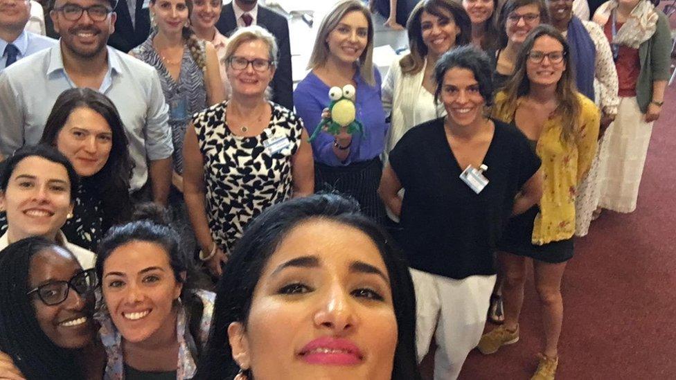 Fadak Alfayadh and a crowd pose for a selfie