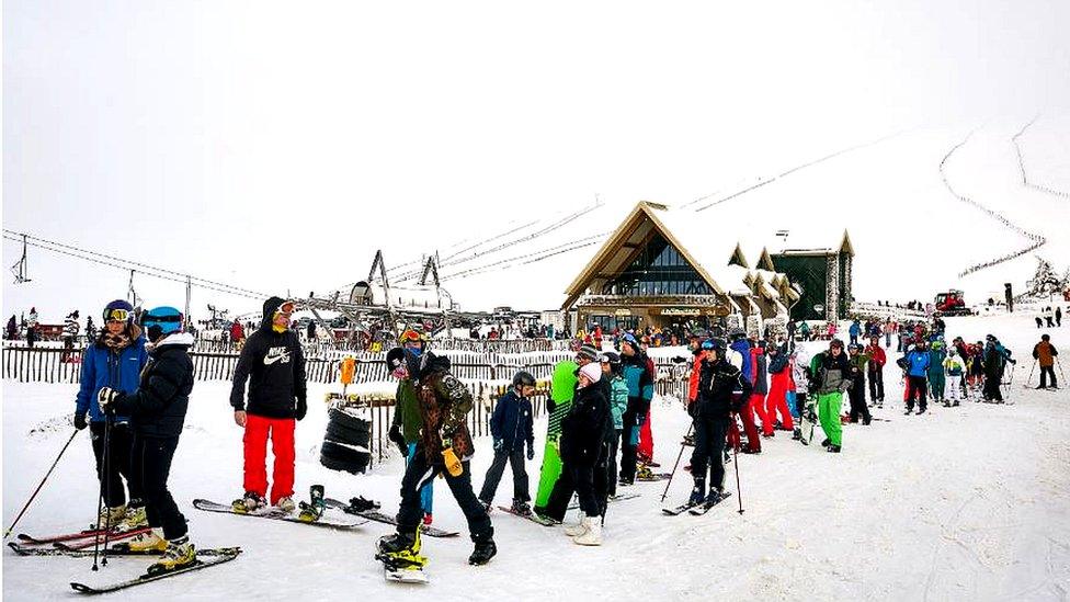 Queues at the Lecht resort