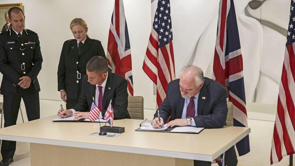 Joint proclamation on efforts to tackle FGM being signed by the NPCC's Ivan Balhatchet and Louis Rodi (right) from US Homeland Security Investigations