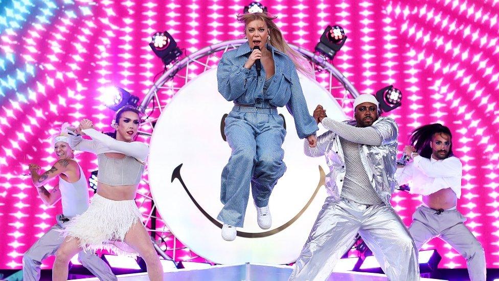 Becky Hill and dancers performing live during Reading Festival 2023