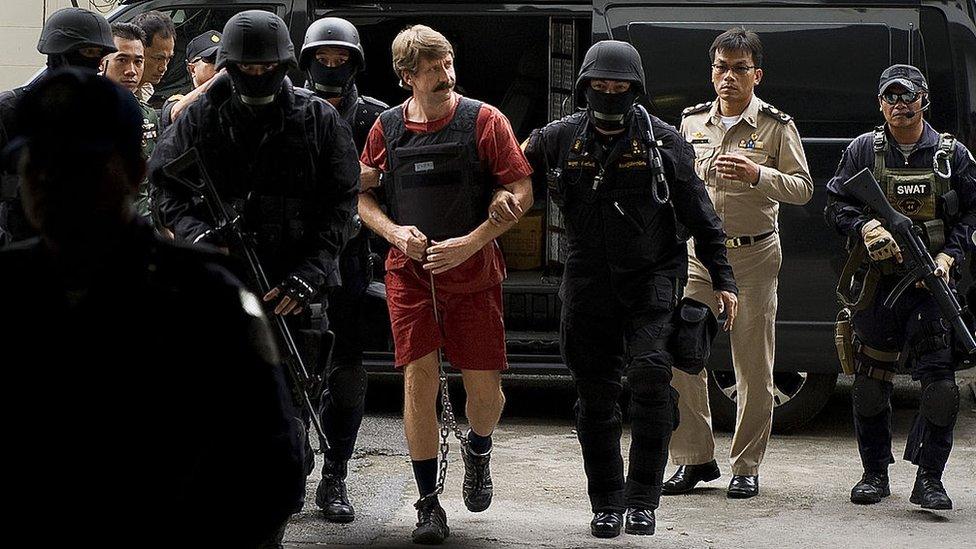 Viktor Bout arrives at criminal court in Bangkok in 2010