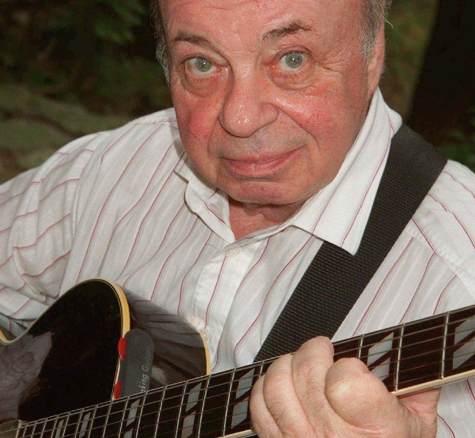 German Jewish guitarist Coco Schumann, in Berlin, 16 August 1997