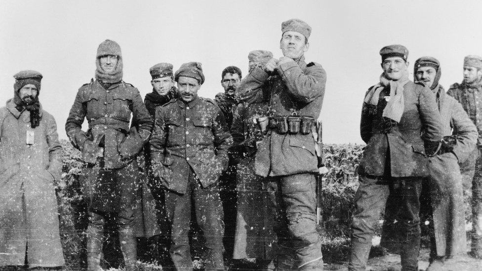 German and British soldiers in 1914
