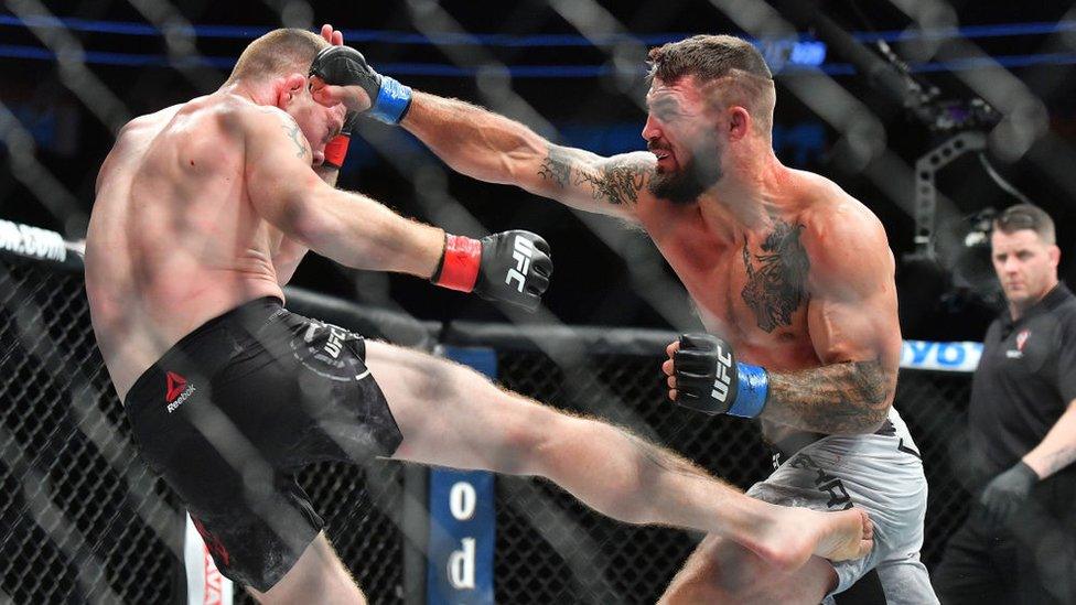 Mike Perry vs Paul Felder in a UFC match