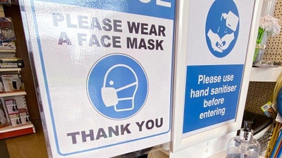 Sign saying wear a face mask