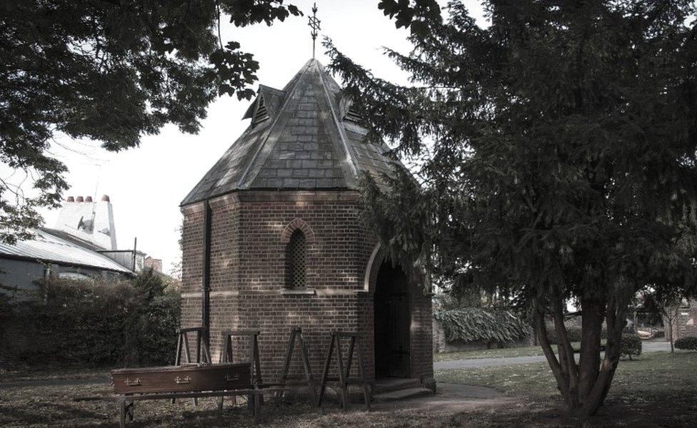 Reception house in Hammersmith's Margravine Cemetery