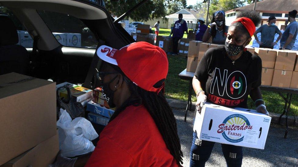 Queue for food bank in Florida