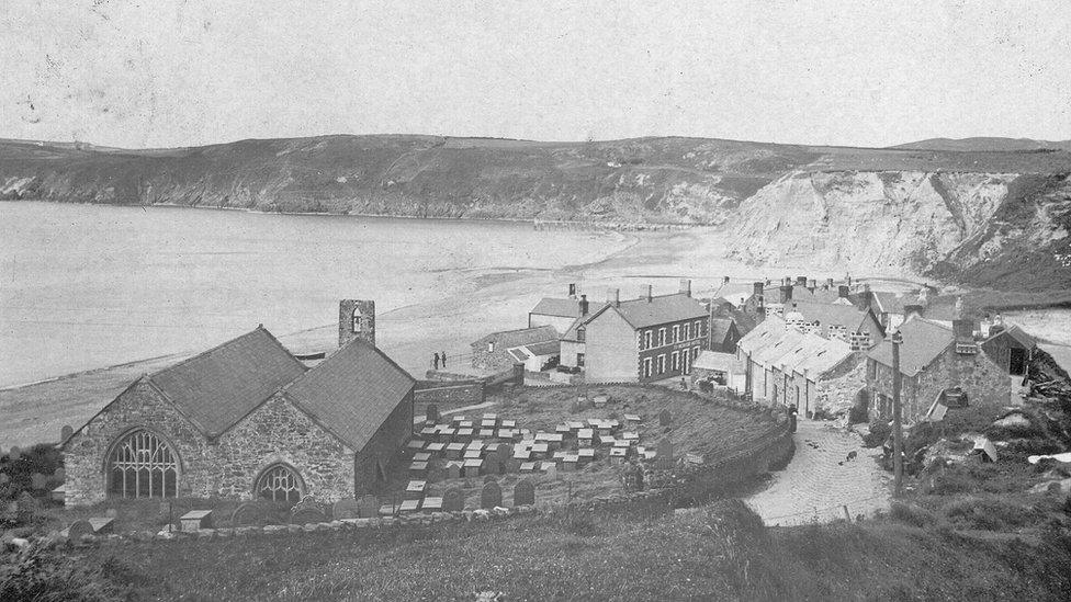 Llun du a gwyn o Aberdaron