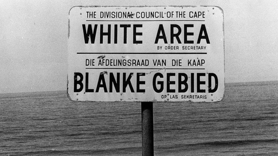 A sign saying 'white area'