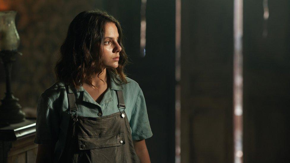 Dafne Keen as Lyra Belacqua