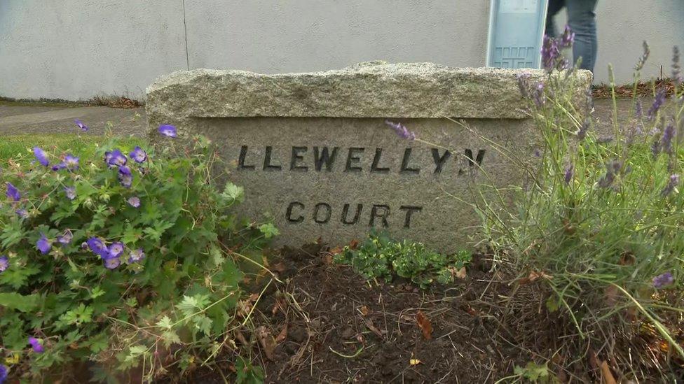 Llywellen Court