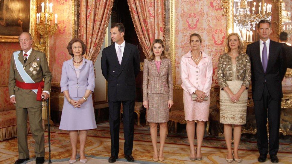 From L to R: King Juan Carlos, Queen Sofia, Prince Felipe, Princess Letizia, Prince Elena, Princess Cristina and Inaki Urdangarin (Oct 2011)