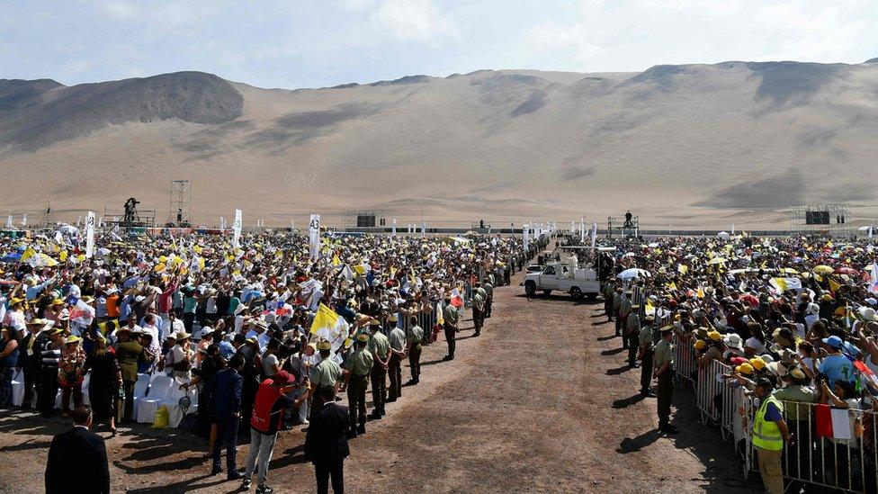 Pope Francis arrives (centre) at the Lobitos Beach, near the northern Chilean city of Iquique, to celebrate an open-air mass, 28 January 2018