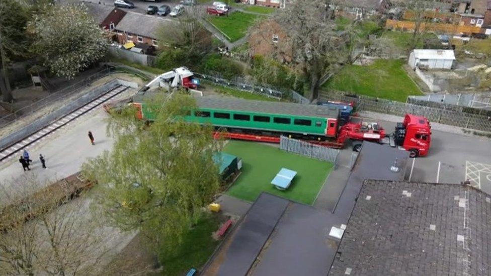 Richardson Endowed Primary School gets railway carriage classroom to mark 300th anniversary