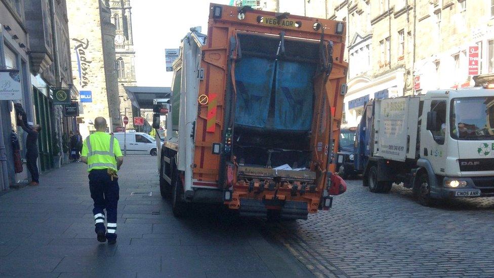 Waste disposal lorry