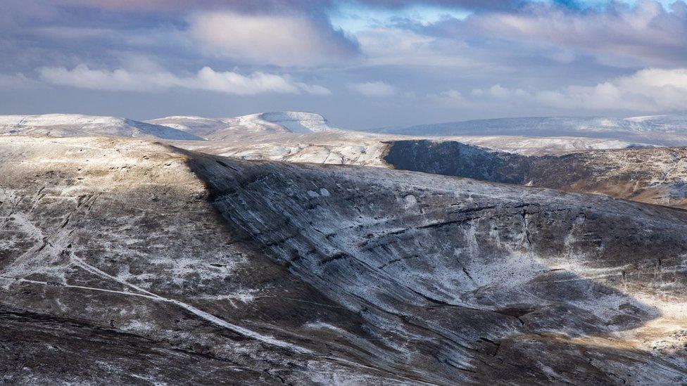 Pen Y Fan wedi eira diweddar