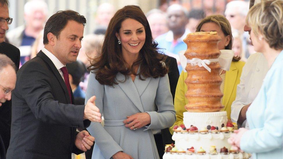 Kate is shown the celebratory cake