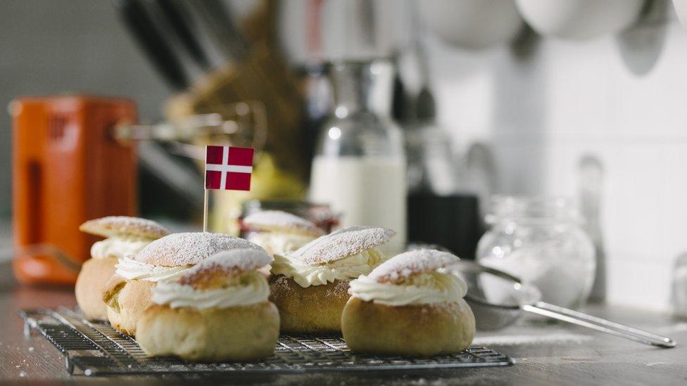 Sweet-buns-with-Danish-flag.
