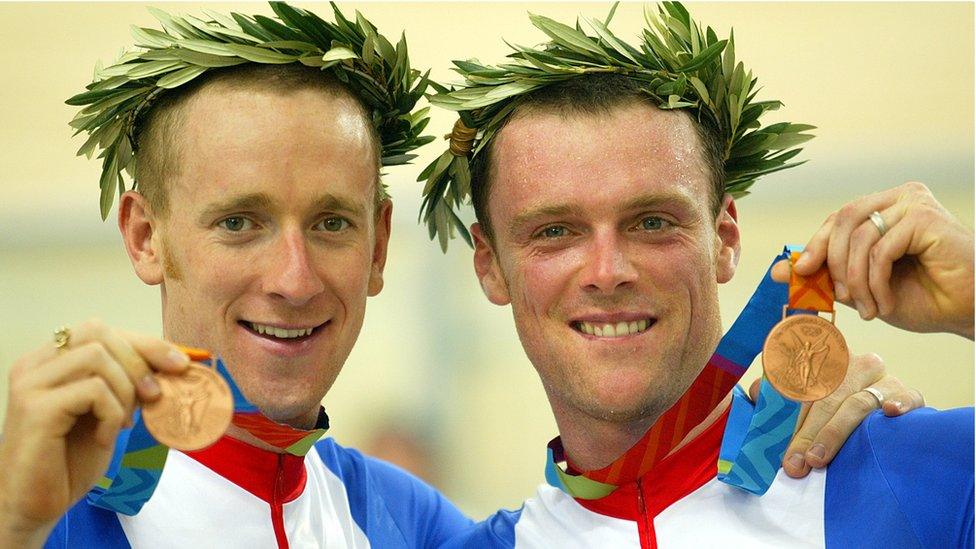 Bradley Wiggins and Rob Hayes with bronze medals